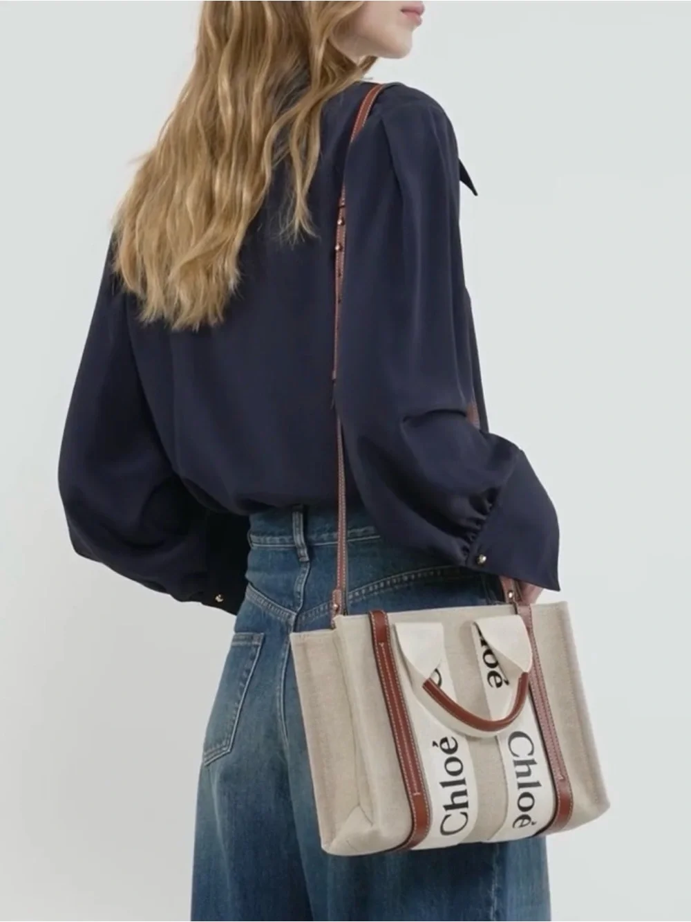 Chloe Small Woody Tote Bag - Picture 13 of 15